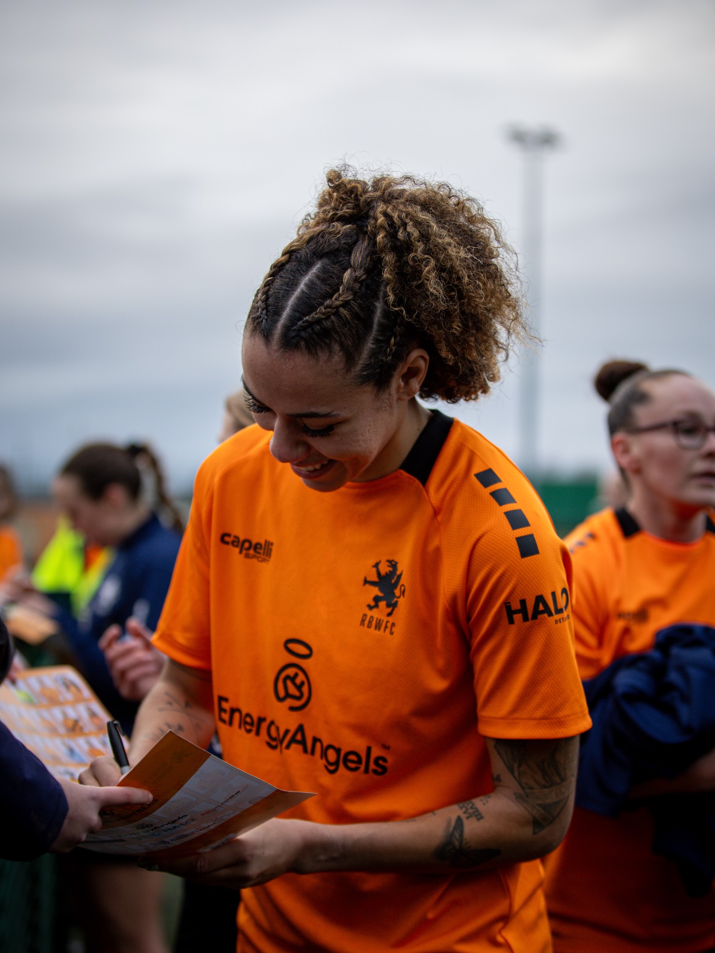 Kelis Barton Signs With The Women's Football Network